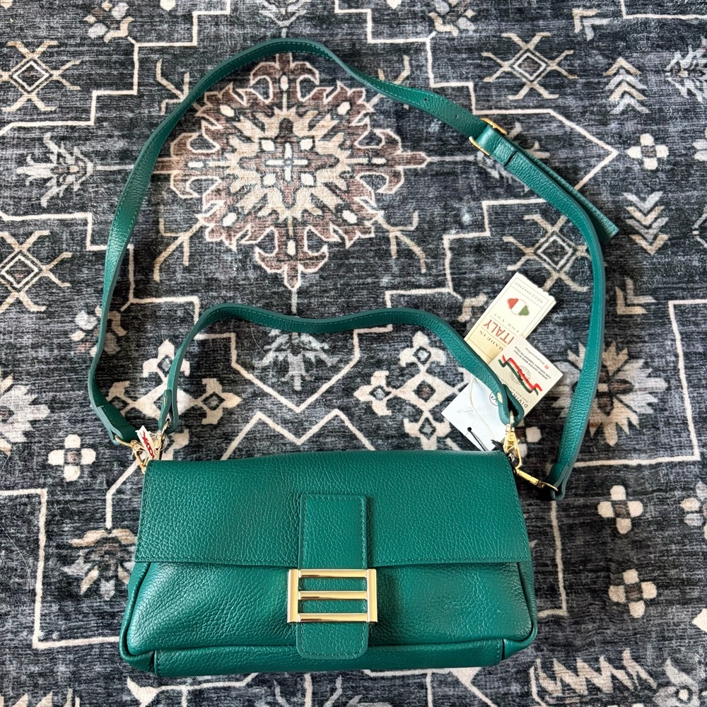 Elegant Green Crossbody Bag